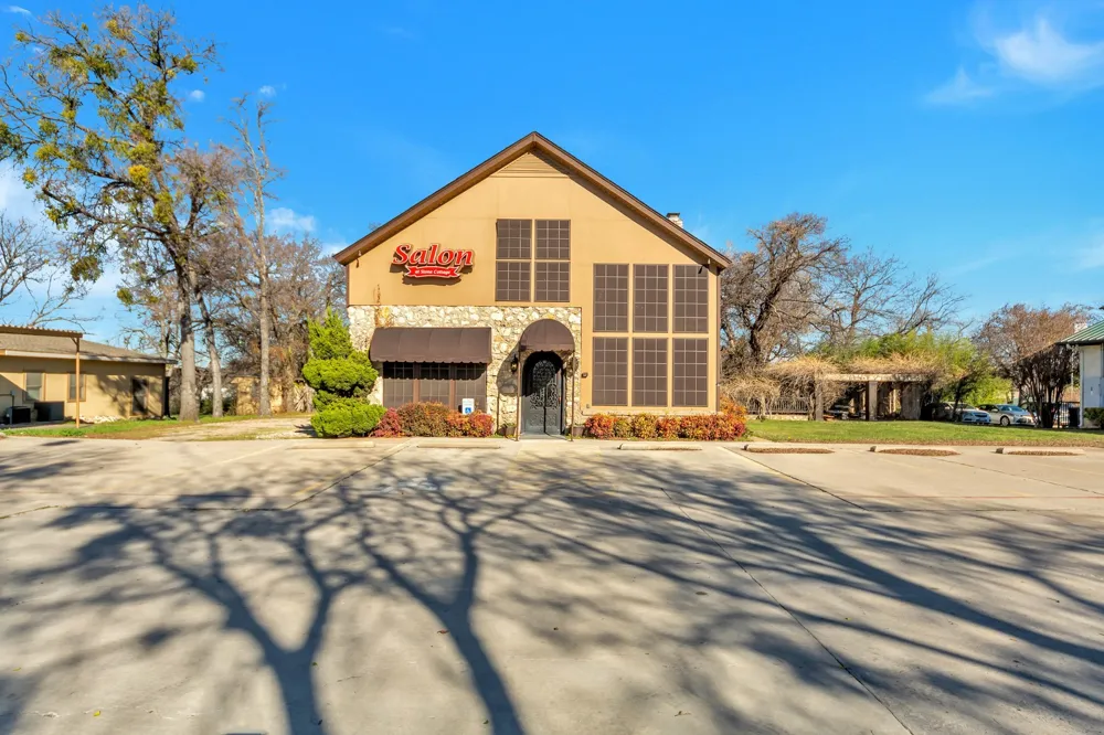 6712 Azle Avenue Lake Worth, TX 76135