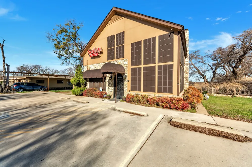 6712 Azle Avenue Lake Worth, TX 76135