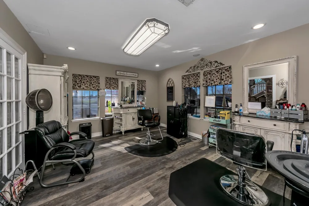 6712 Azle Avenue Lake Worth, TX 76135