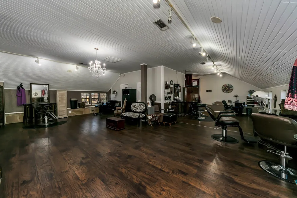 6712 Azle Avenue Lake Worth, TX 76135