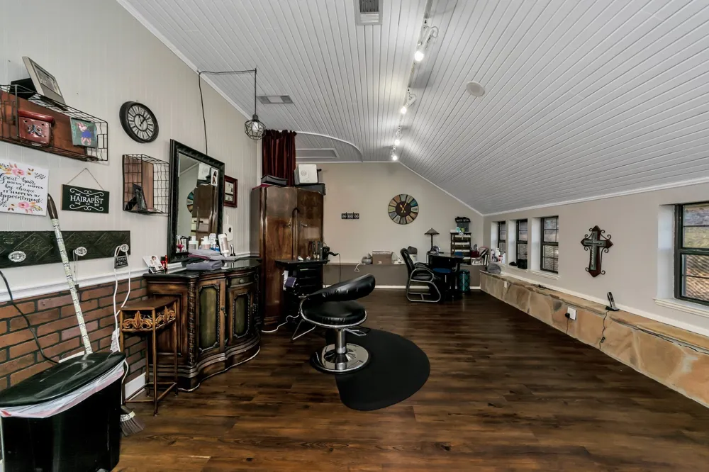 6712 Azle Avenue Lake Worth, TX 76135