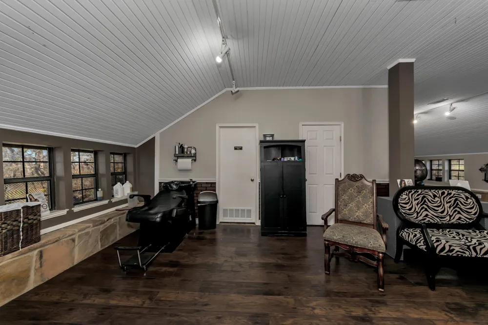 6712 Azle Avenue Lake Worth, TX 76135