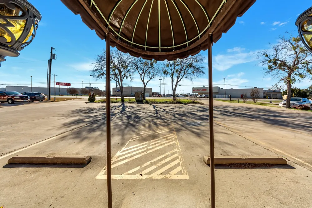 6712 Azle Avenue Lake Worth, TX 76135