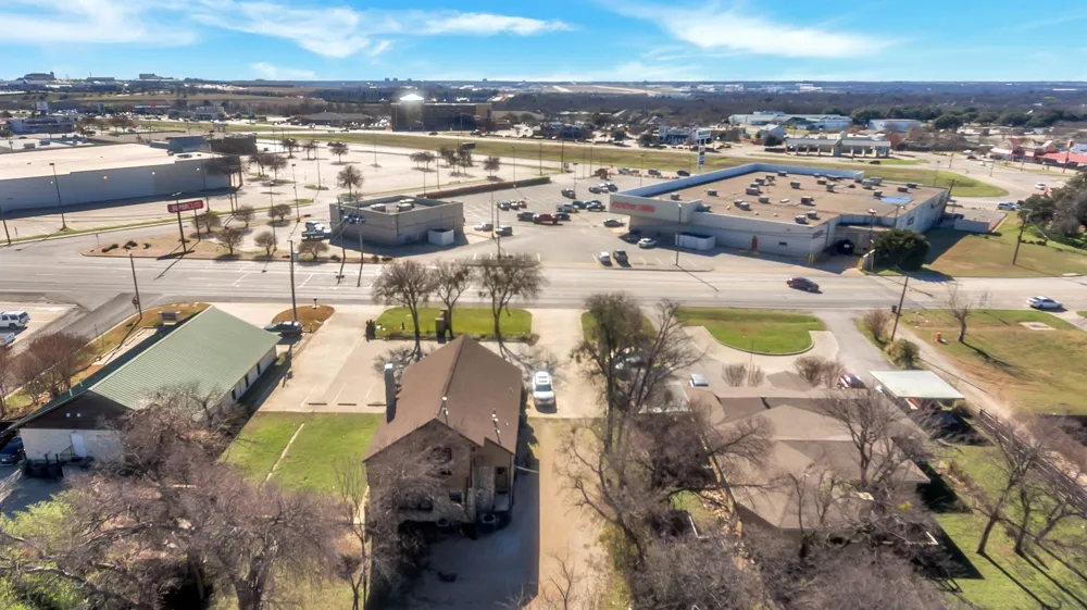 6712 Azle Avenue Lake Worth, TX 76135