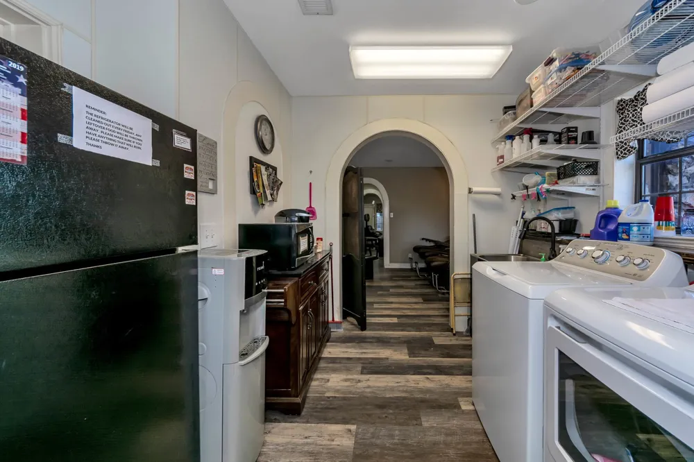 6712 Azle Avenue Lake Worth, TX 76135