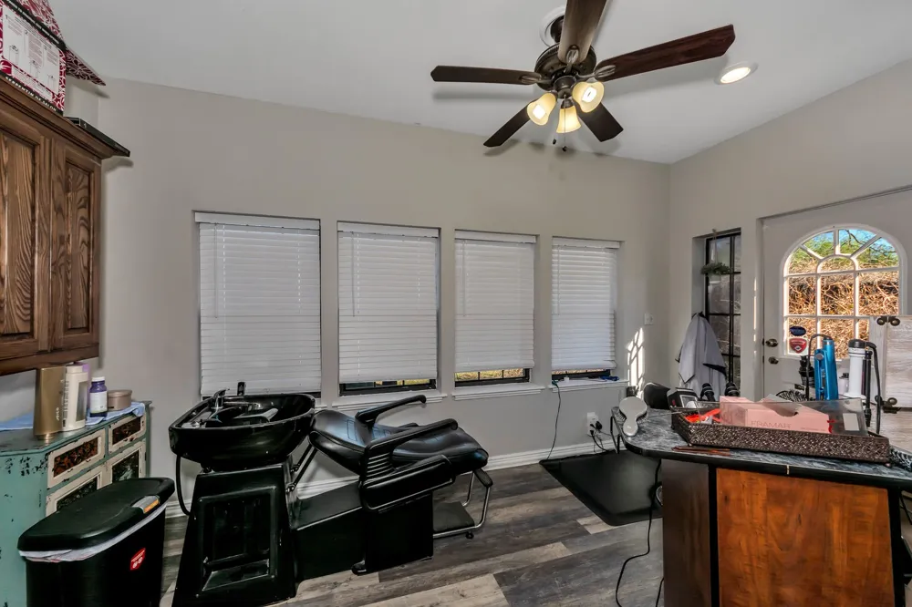 6712 Azle Avenue Lake Worth, TX 76135