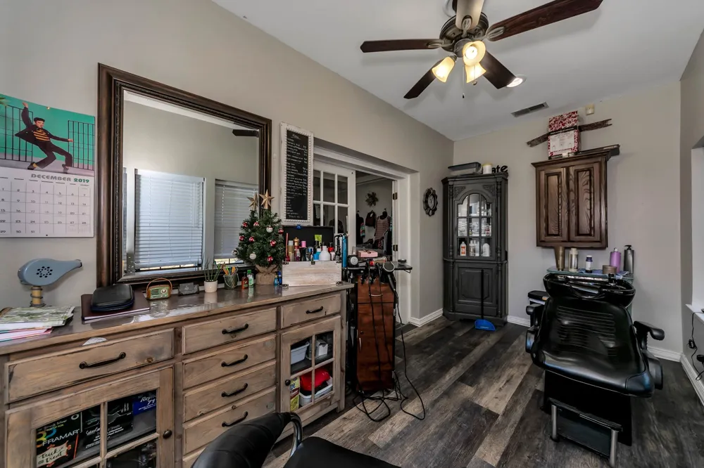 6712 Azle Avenue Lake Worth, TX 76135