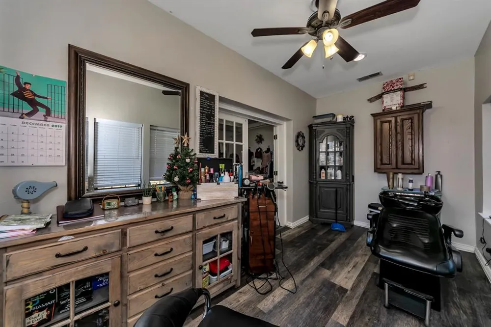 6712 Azle Avenue Lake Worth, TX 76135