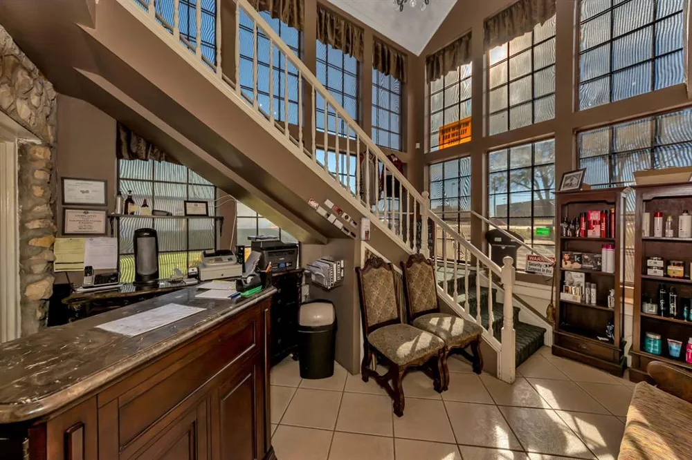 6712 Azle Avenue Lake Worth, TX 76135