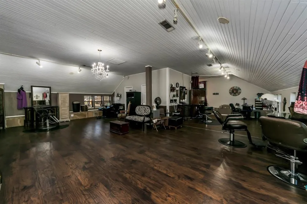 6712 Azle Avenue Lake Worth, TX 76135