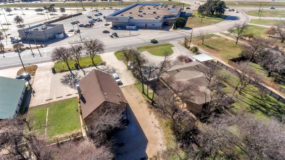 6712 Azle Avenue Lake Worth, TX 76135
