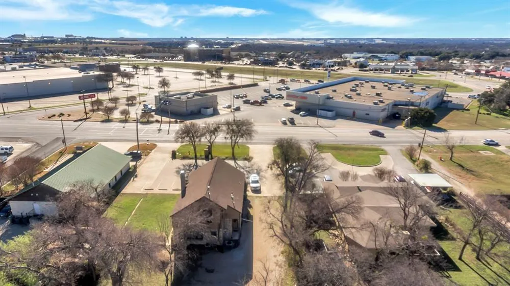 6712 Azle Avenue Lake Worth, TX 76135