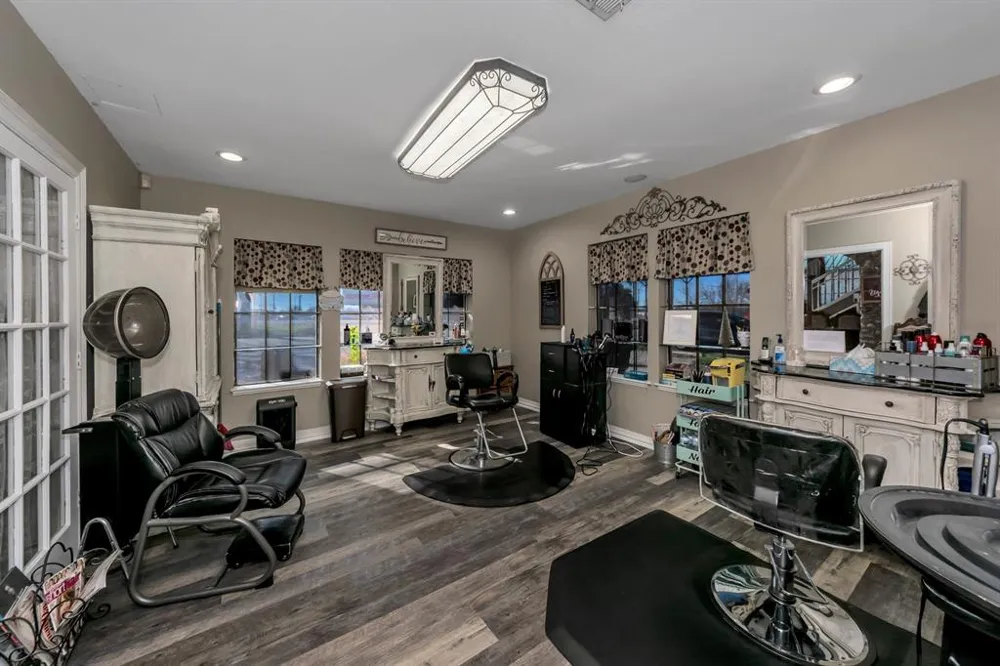 6712 Azle Avenue Lake Worth, TX 76135