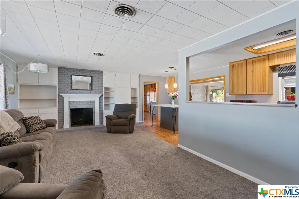 323 County Road 450 Thorndale, TX 76577