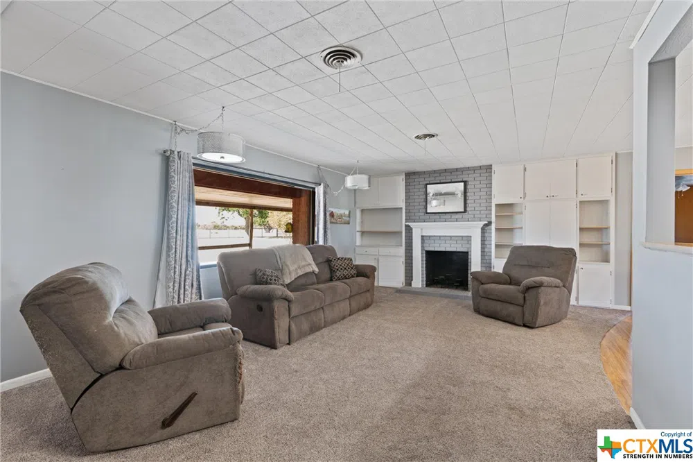 323 County Road 450 Thorndale, TX 76577