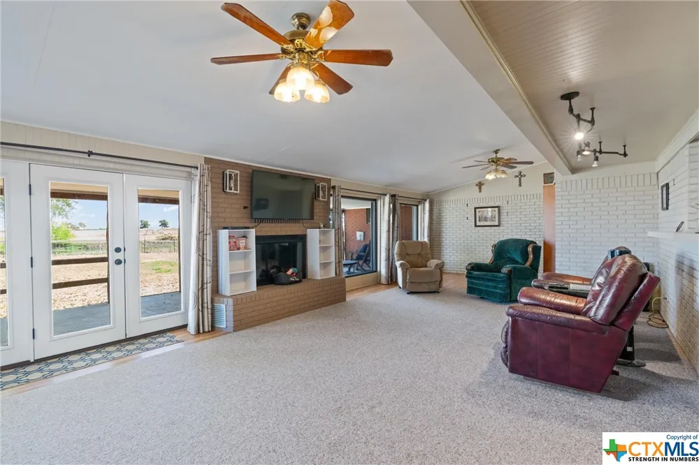 323 County Road 450 Thorndale, TX 76577