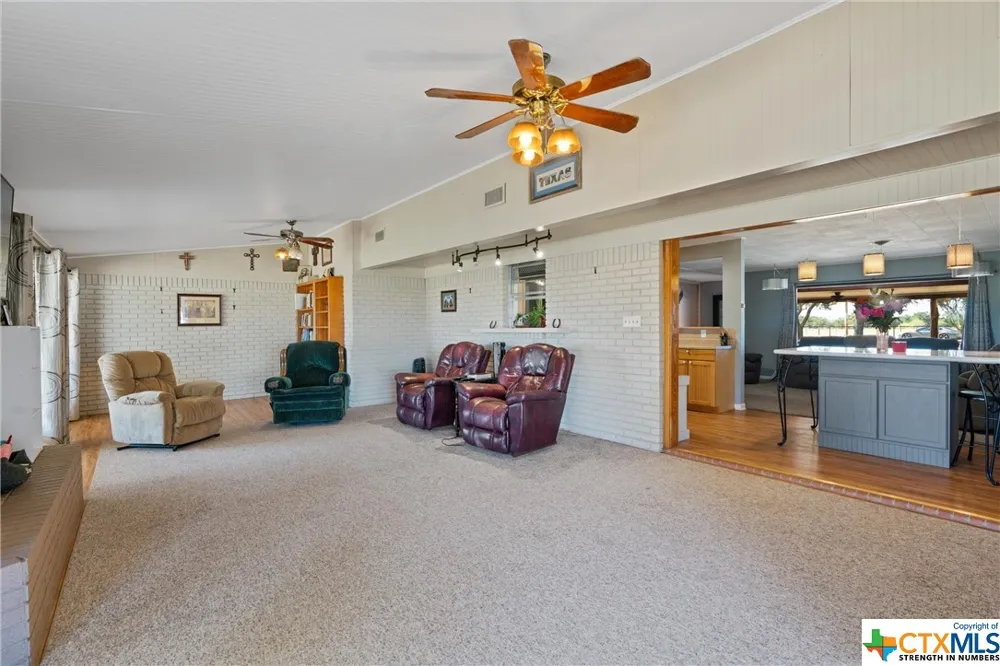 323 County Road 450 Thorndale, TX 76577