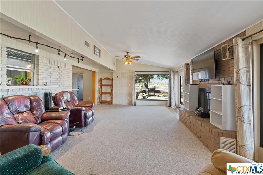 323 County Road 450 Thorndale, TX 76577