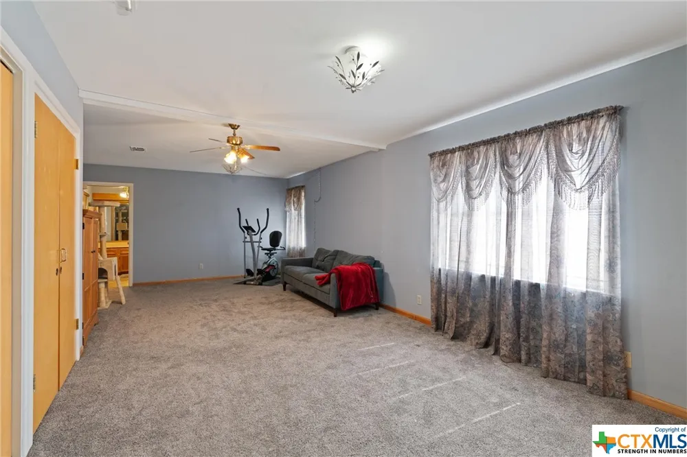 323 County Road 450 Thorndale, TX 76577