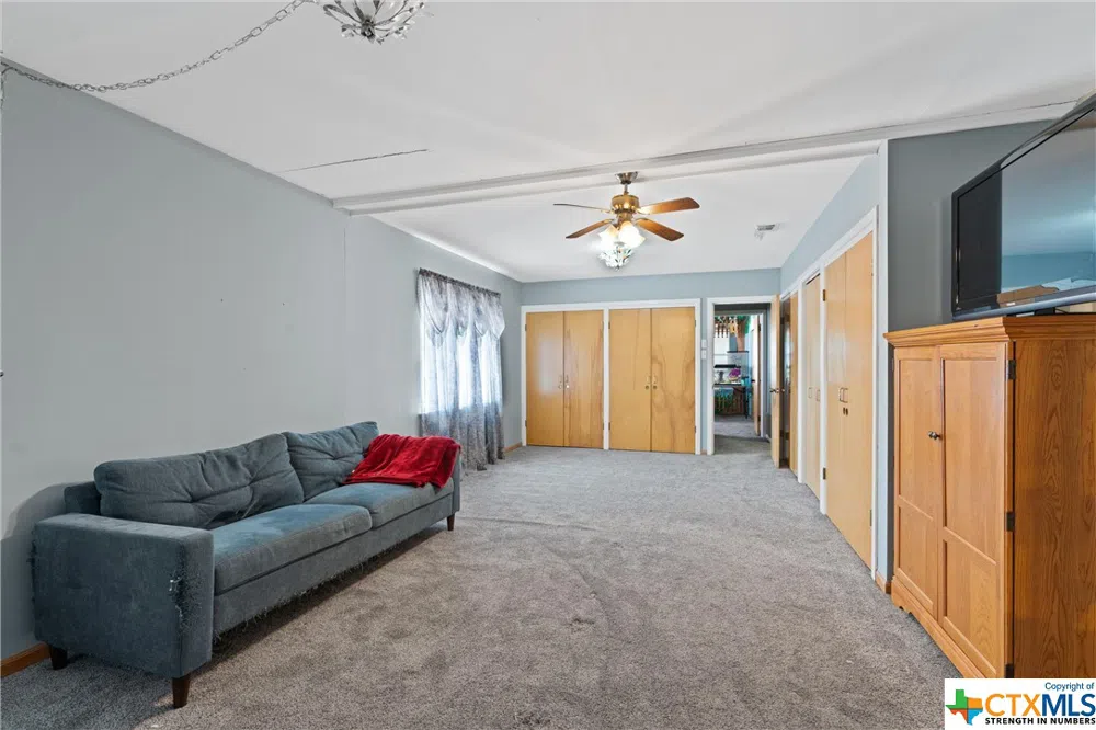 323 County Road 450 Thorndale, TX 76577