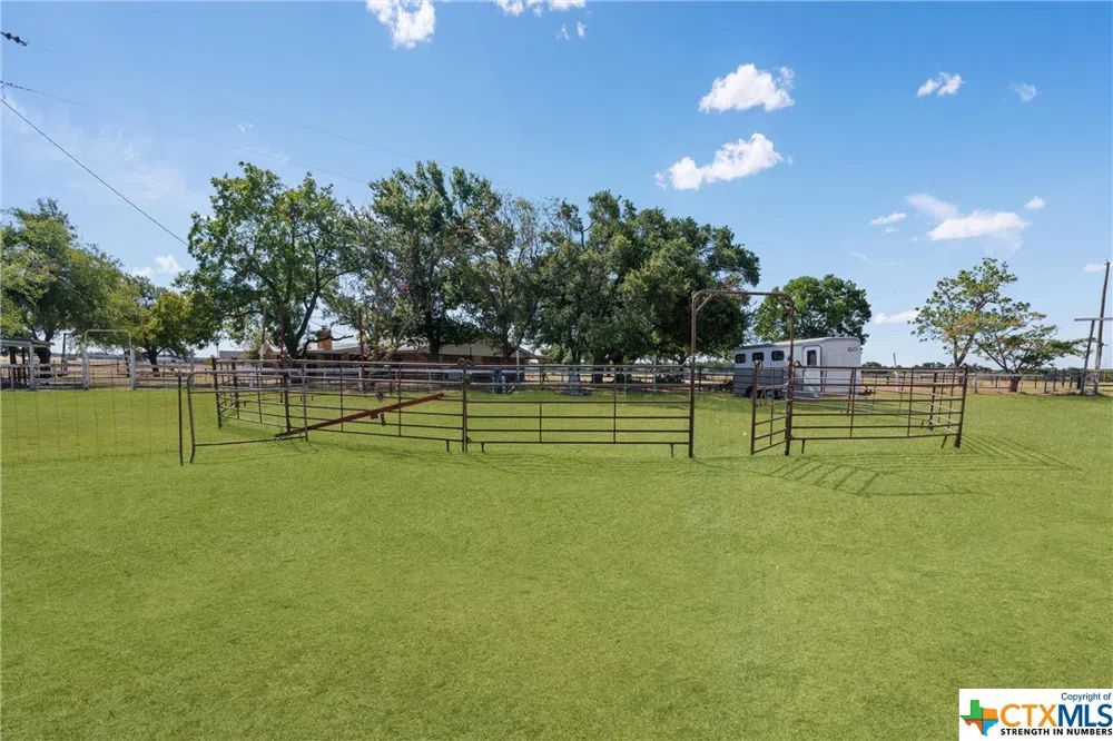 323 County Road 450 Thorndale, TX 76577