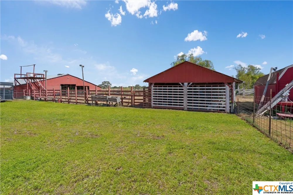 323 County Road 450 Thorndale, TX 76577