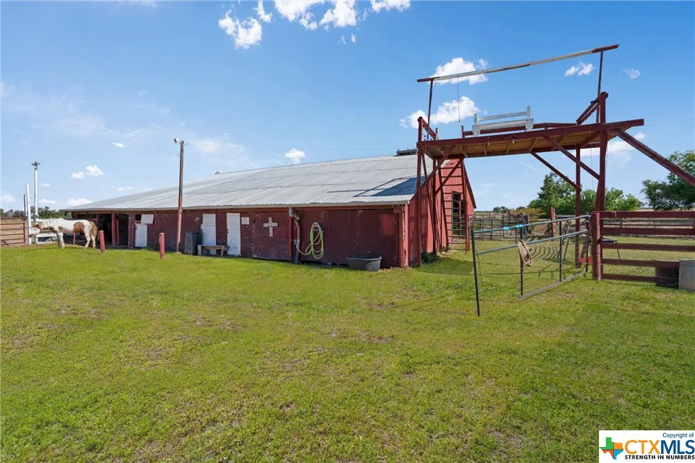 323 County Road 450 Thorndale, TX 76577