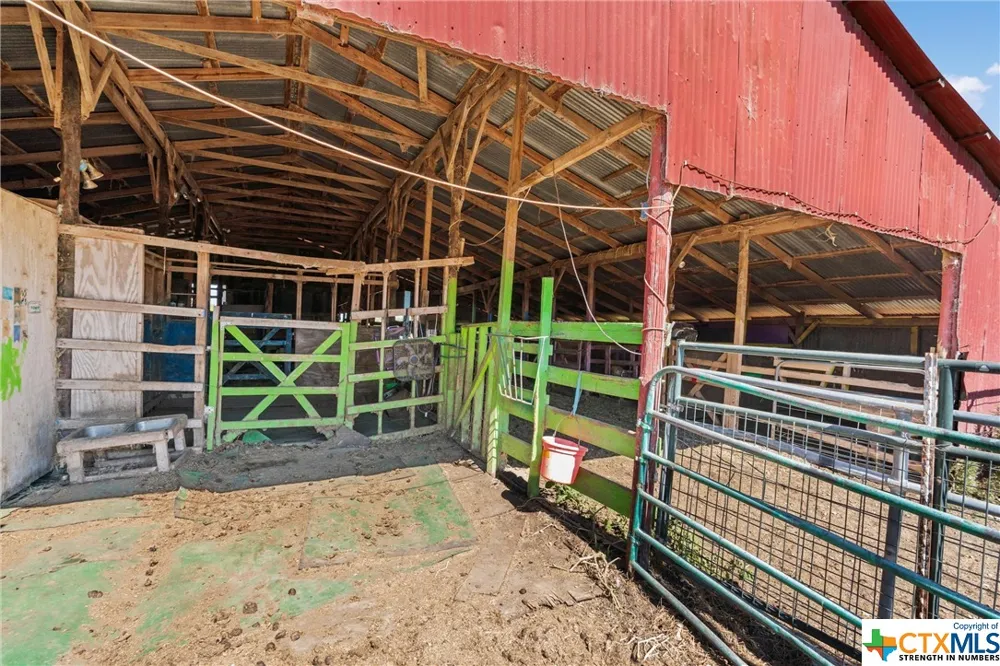 323 County Road 450 Thorndale, TX 76577