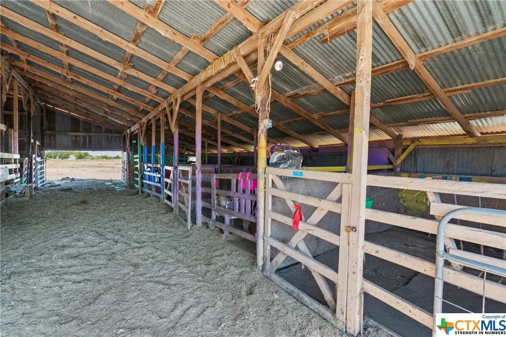 323 County Road 450 Thorndale, TX 76577