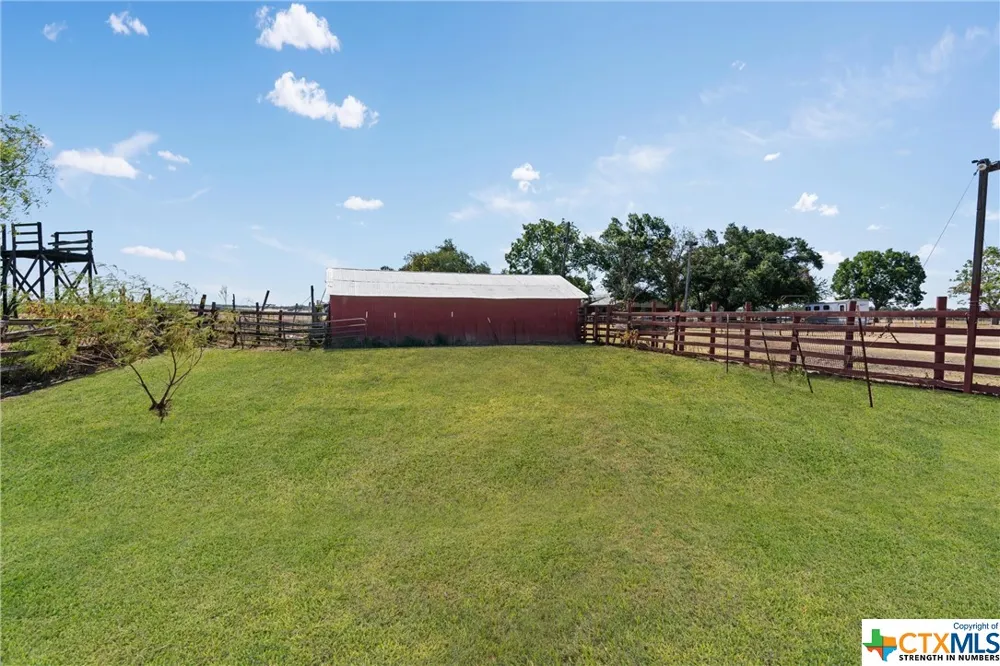 323 County Road 450 Thorndale, TX 76577