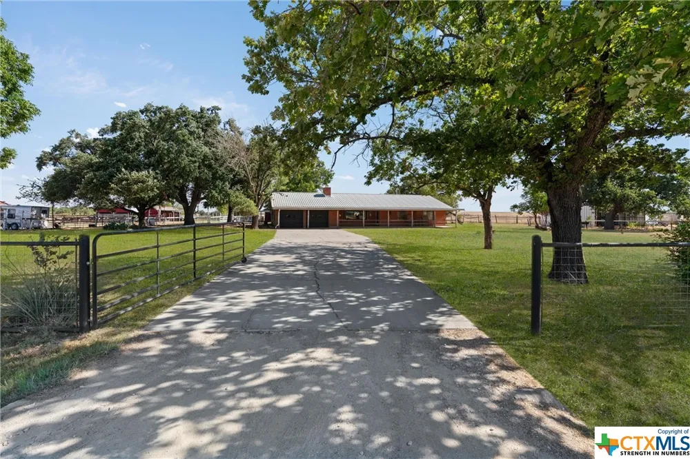 323 County Road 450 Thorndale, TX 76577