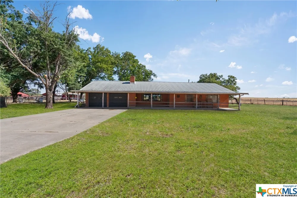323 County Road 450 Thorndale, TX 76577