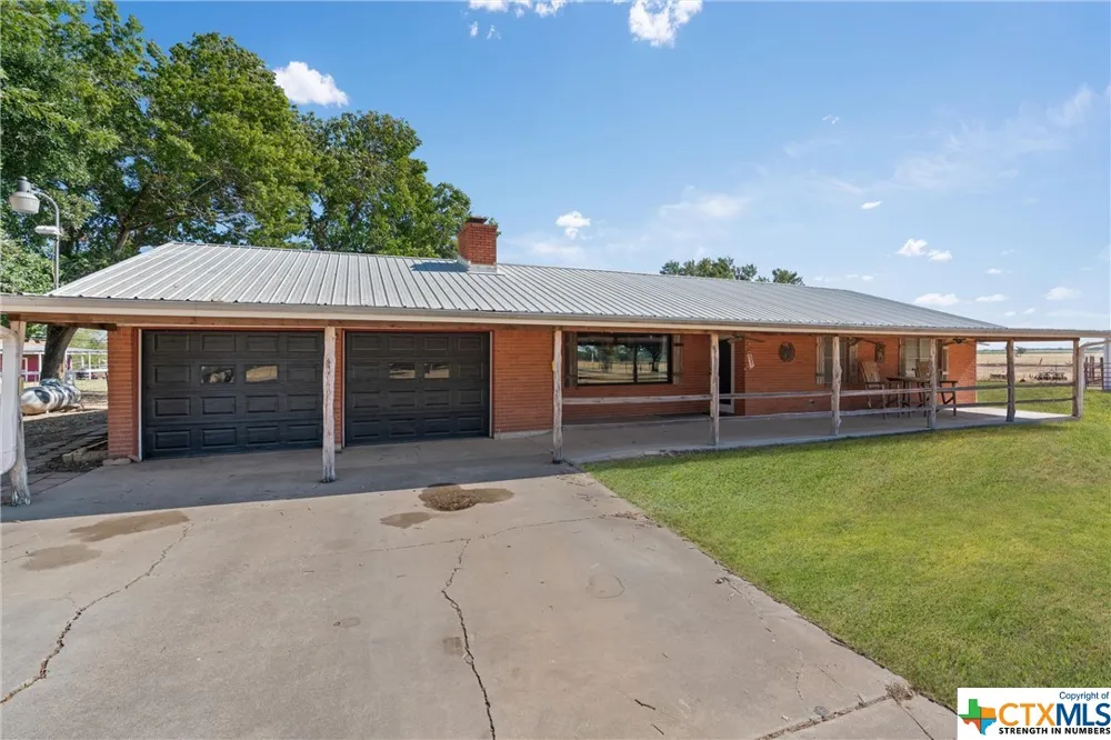 323 County Road 450 Thorndale, TX 76577