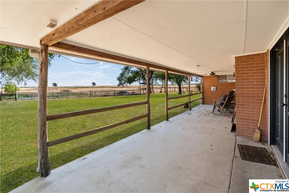 323 County Road 450 Thorndale, TX 76577