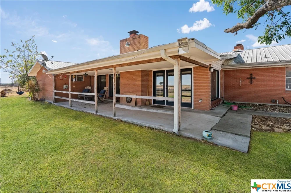 323 County Road 450 Thorndale, TX 76577