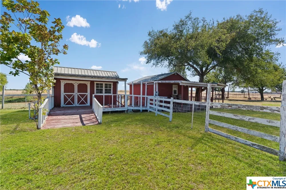 323 County Road 450 Thorndale, TX 76577