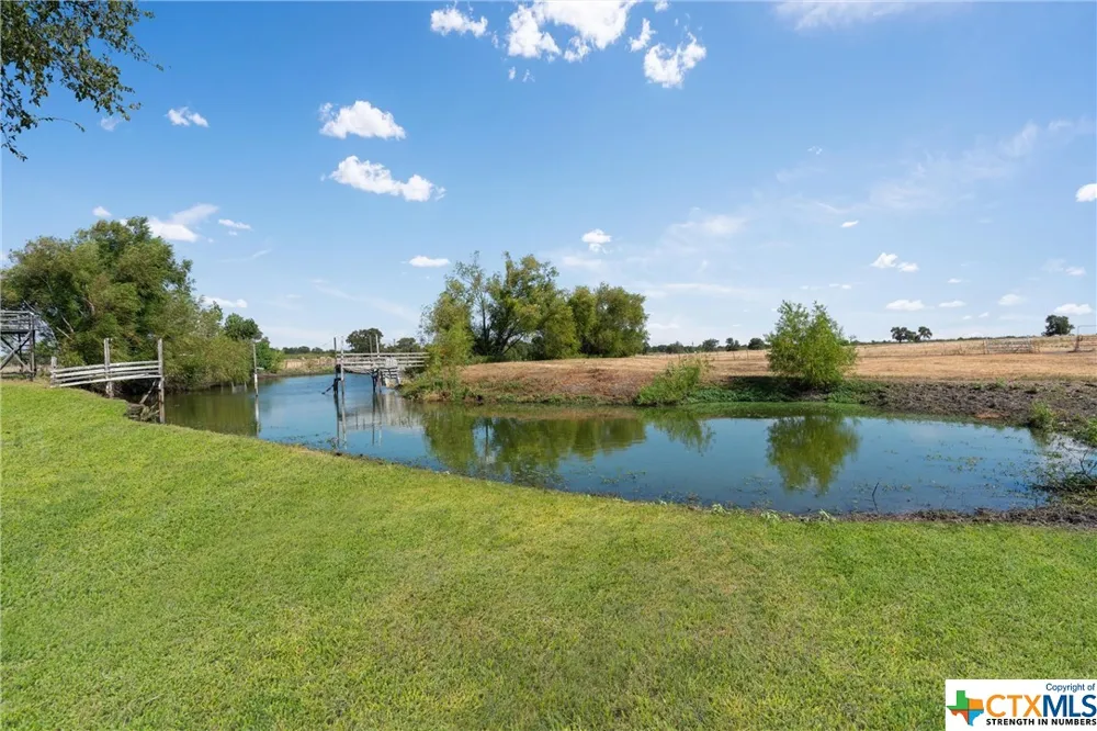 323 County Road 450 Thorndale, TX 76577