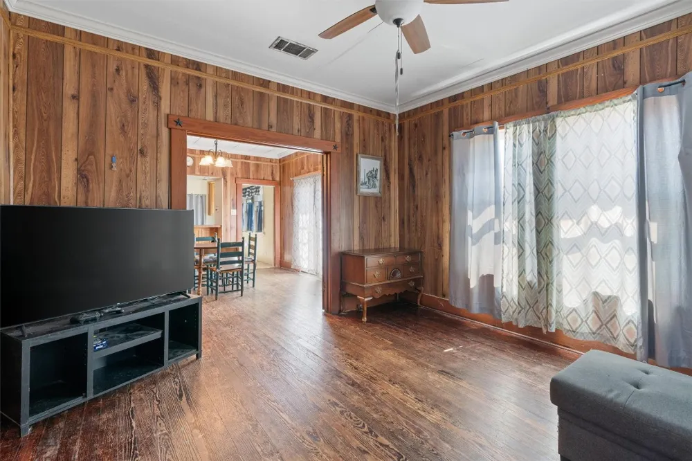 459 County Road 450 Thorndale, TX 76577