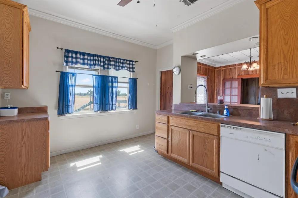 459 County Road 450 Thorndale, TX 76577