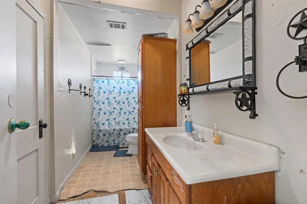 459 County Road 450 Thorndale, TX 76577