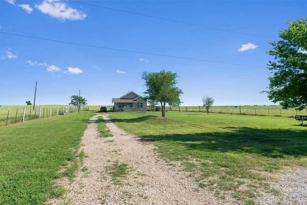 459 County Road 450 Thorndale, TX 76577