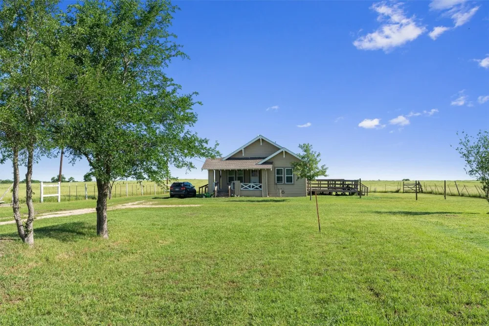 459 County Road 450 Thorndale, TX 76577