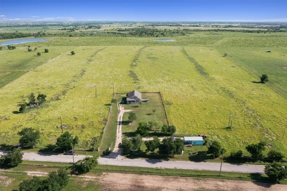 459 County Road 450 Thorndale, TX 76577