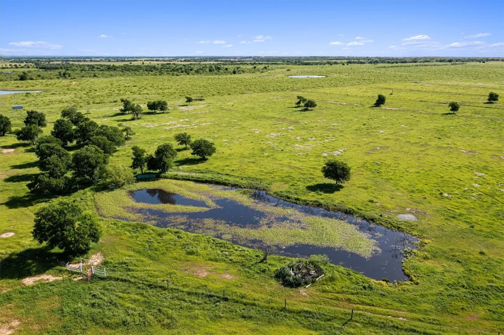 459 County Road 450 Thorndale, TX 76577