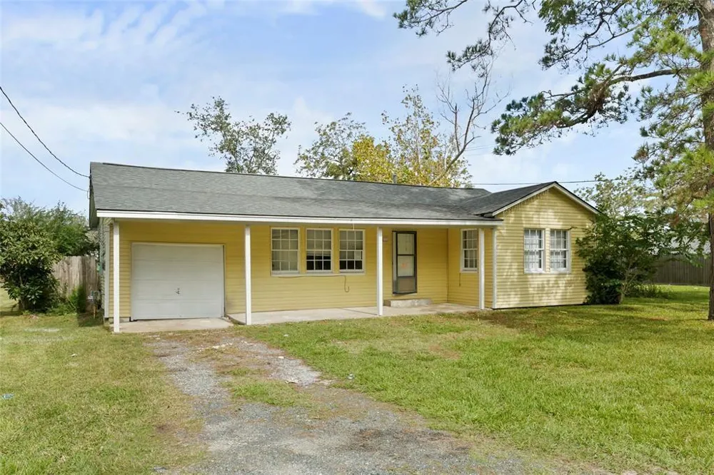 8304 Neville Avenue Hitchcock, TX 77563