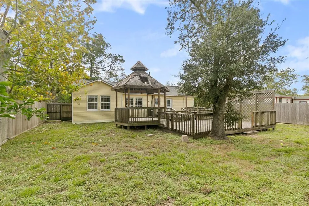 8304 Neville Avenue Hitchcock, TX 77563