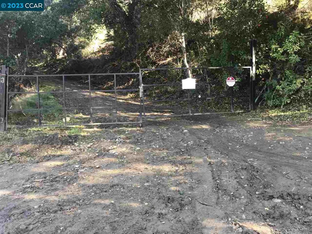4937 Crow Canyon Rd Castro Valley, CA 94552