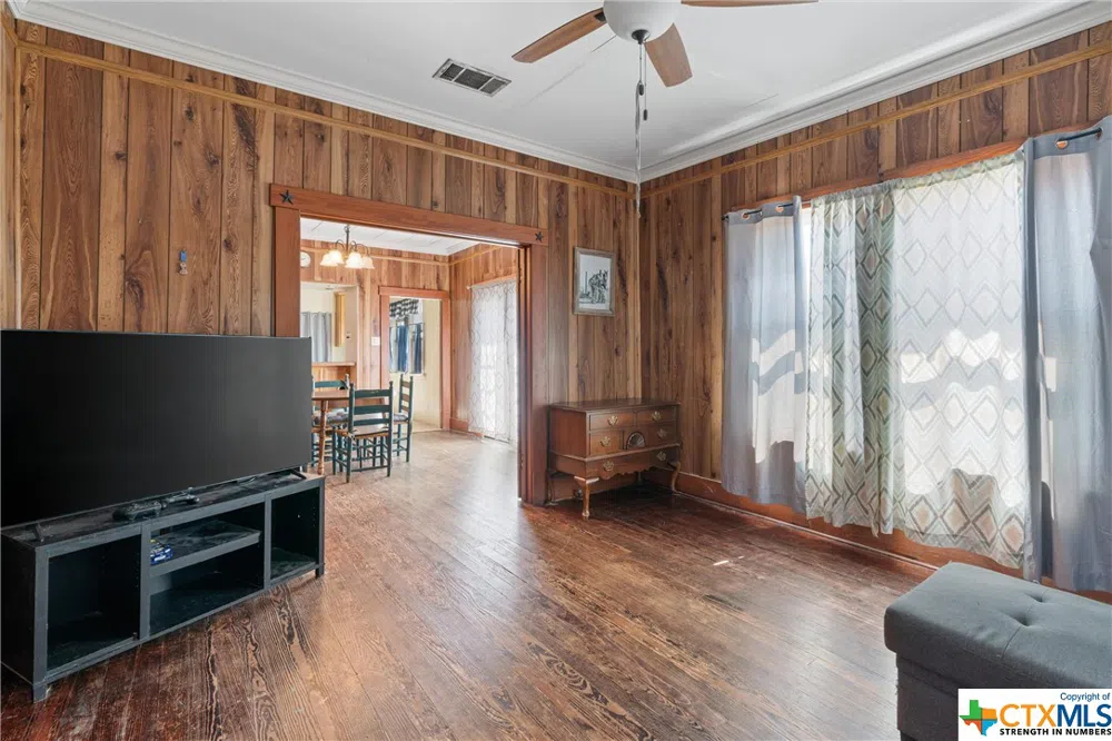 459 County Road 450 Thorndale, TX 76577