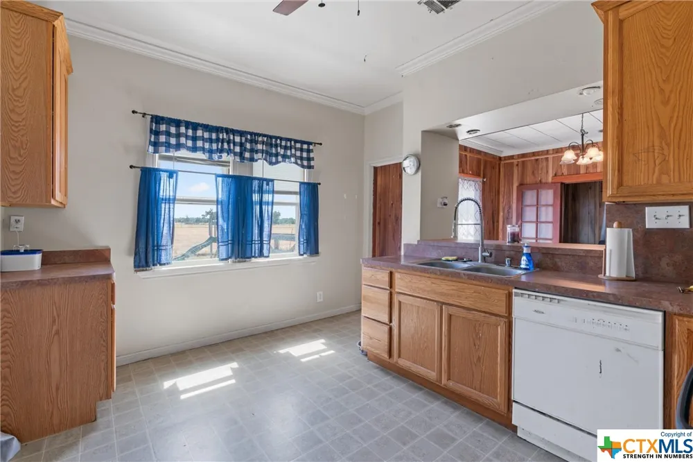 459 County Road 450 Thorndale, TX 76577