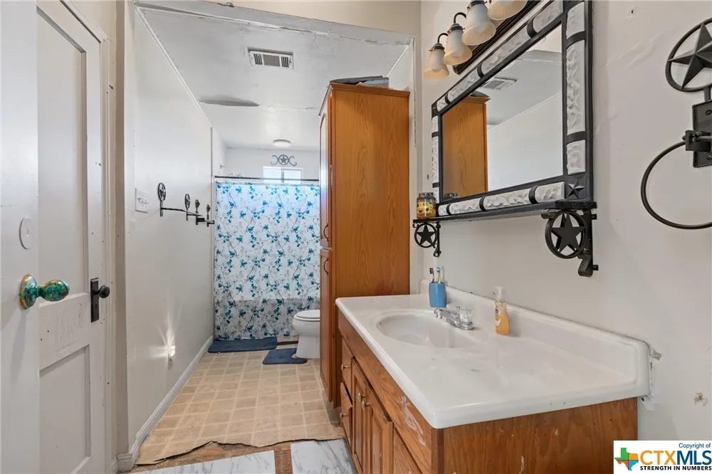 459 County Road 450 Thorndale, TX 76577